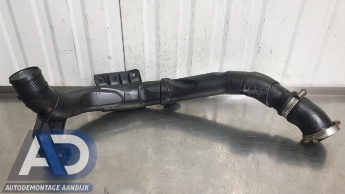 Gebruikte Intercooler Buis Volkswagen Passat Variant (3C5) 2.0 TDI 16V 140 4Motion Prijs € 39,99 Margeregeling aangeboden door Autodemontage Aandijk