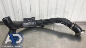 Gebruikte Intercooler Buis Volkswagen Passat Variant (3C5) 2.0 TDI 16V 140 4Motion Prijs € 39,99 Margeregeling aangeboden door Autodemontage Aandijk