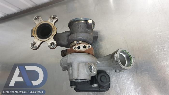 Turbo van een Volkswagen Golf VII (AUA) 1.5 TSI Evo BMT 16V 2018
