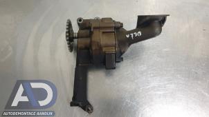 Gebruikte Oliepomp Mercedes A (W169) 1.5 A-150 Prijs € 49,99 Margeregeling aangeboden door Autodemontage Aandijk