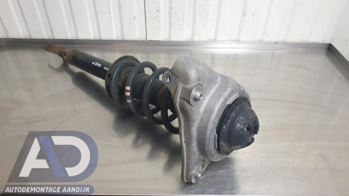 Schokdemperpoot links-voor van een Audi A6 (C6) 2.8 V6 24V FSI 2011