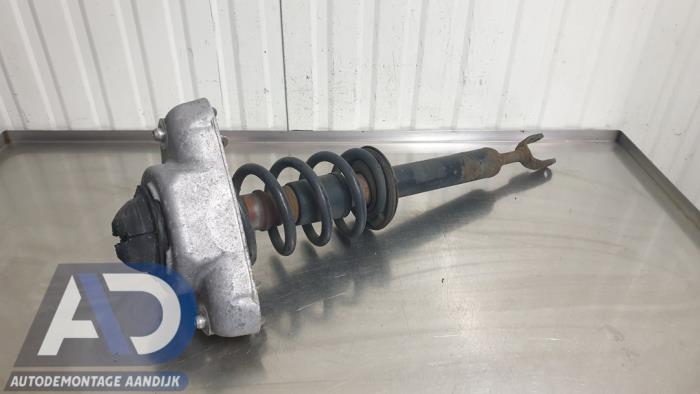 Schokdemperpoot links-voor van een Audi A6 (C6) 2.8 V6 24V FSI 2011