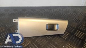 Gebruikte Schakelaar Elektrisch Raam Toyota Corolla (E12) 1.4 D-4D 16V Prijs € 14,99 Margeregeling aangeboden door Autodemontage Aandijk