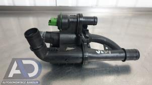Gebruikte Thermostaathuis Peugeot Partner Tepee (7A/B/C/D/E/F/G/J/P/S) 1.6 HDI 90 16V Phase 1 Prijs € 24,99 Margeregeling aangeboden door Autodemontage Aandijk