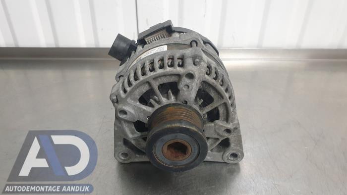 Dynamo van een Ford Fiesta 6 (JA8) 1.0 SCI 12V 80 2014
