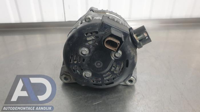 Dynamo van een Ford Fiesta 6 (JA8) 1.0 SCI 12V 80 2014