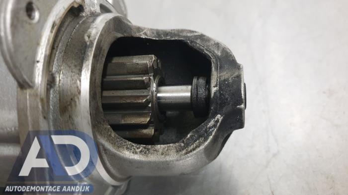 Startmotor van een Opel Astra K Sports Tourer 1.0 Turbo 12V 2019