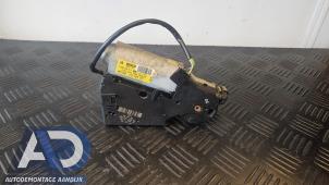 Gebruikte Schuifdak Motor Volkswagen Golf VI (5K1) 1.2 TSI BlueMotion Prijs € 29,99 Margeregeling aangeboden door Autodemontage Aandijk