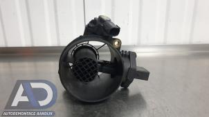 Gebruikte Luchtmassameter Mercedes E Combi (S211) 2.7 E-270 CDI 20V Prijs € 19,99 Margeregeling aangeboden door Autodemontage Aandijk