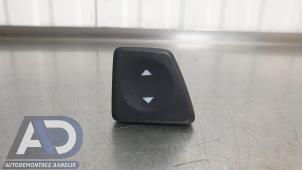 Gebruikte Elektrisch Raam Schakelaar Fiat 500 (312) 0.9 TwinAir 85 Prijs € 9,99 Margeregeling aangeboden door Autodemontage Aandijk