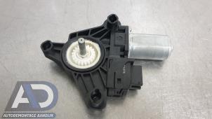 Gebruikte Portierruitmotor Mercedes A (W176) 1.6 A-180 16V Prijs € 19,99 Margeregeling aangeboden door Autodemontage Aandijk