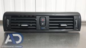 Gebruikte Luchtrooster Dashboard BMW 1 serie (F20) 114i 1.6 16V Prijs € 29,99 Margeregeling aangeboden door Autodemontage Aandijk