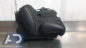 Gebruikte Schakelaar Stoelverstelling Mercedes E Combi (S211) 2.7 E-270 CDI 20V Prijs € 14,99 Margeregeling aangeboden door Autodemontage Aandijk