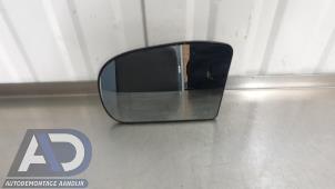 Gebruikte Spiegelglas links Mercedes E Combi (S211) 2.7 E-270 CDI 20V Prijs € 29,99 Margeregeling aangeboden door Autodemontage Aandijk