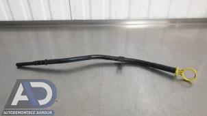Gebruikte Olie Peilstok Opel Corsa D 1.4 16V Twinport Prijs € 29,99 Margeregeling aangeboden door Autodemontage Aandijk
