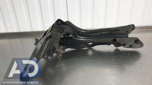 Gebruikte Koplampframe rechts Mercedes E Combi (S211) 2.7 E-270 CDI 20V Prijs € 24,99 Margeregeling aangeboden door Autodemontage Aandijk