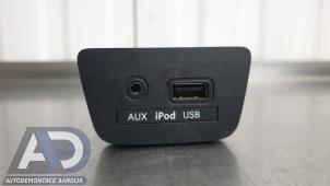 Gebruikte AUX/USB aansluiting Hyundai i30 (GDHB5) 1.4 16V Prijs € 29,99 Margeregeling aangeboden door Autodemontage Aandijk