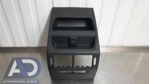 Gebruikte Middenconsoles Landrover Discovery Sport (LC) 2.0 TD4 180 16V Prijs € 24,99 Margeregeling aangeboden door Autodemontage Aandijk