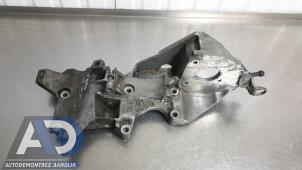 Gebruikte Dynamosteun boven Volkswagen Polo V (6R) 1.2 TDI 12V BlueMotion Prijs € 29,99 Margeregeling aangeboden door Autodemontage Aandijk