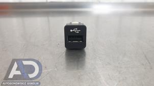 Gebruikte AUX/USB aansluiting BMW 1 serie (E81) 120i 16V Prijs op aanvraag aangeboden door Autodemontage Aandijk