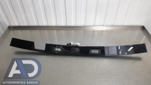 Gebruikte Handgreep Achterklep Landrover Discovery Sport (LC) 2.0 TD4 180 16V Prijs op aanvraag aangeboden door Autodemontage Aandijk