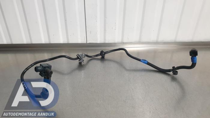 Gebruikte Brandstofleiding Landrover Discovery Sport (LC) 2.0 TD4 180 16V Prijs € 39,99 Margeregeling aangeboden door Autodemontage Aandijk