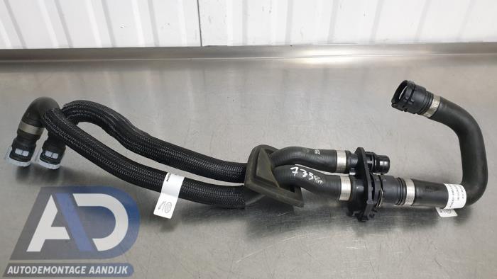 Gebruikte Radiateurslang Landrover Discovery Sport (LC) 2.0 TD4 180 16V Prijs € 29,99 Margeregeling aangeboden door Autodemontage Aandijk