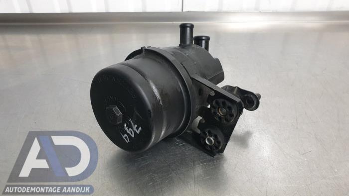 Gebruikte Servo Oliereservoir BMW 1 serie (E81) 120i 16V Prijs € 24,99 Margeregeling aangeboden door Autodemontage Aandijk