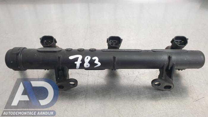 Gebruikte Injector brug Skoda Fabia III Combi (NJ5) 1.0 12V Greentech Prijs € 29,99 Margeregeling aangeboden door Autodemontage Aandijk