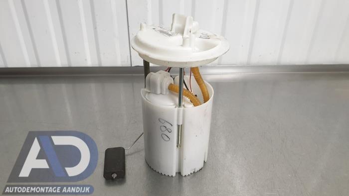 Gebruikte Tank element Pomp Opel Corsa E 1.0 SIDI Turbo 12V Prijs € 39,99 Margeregeling aangeboden door Autodemontage Aandijk