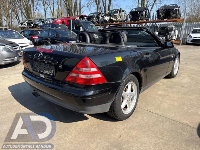 Gebruikte Tussenas Mercedes SLK (R170) 2.0 200 16V Prijs € 174,99 Margeregeling aangeboden door Autodemontage Aandijk