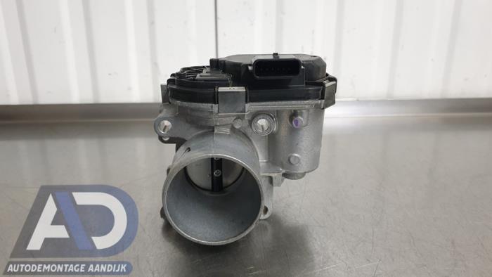 Gebruikte Gasklephuis Renault Twingo III (AH) 1.0 SCe 65 12V Prijs € 49,99 Margeregeling aangeboden door Autodemontage Aandijk