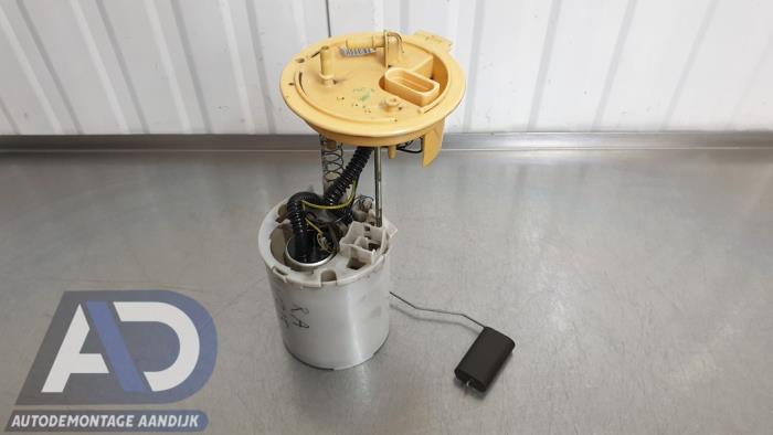 Gebruikte Tank element Pomp Volkswagen Passat (3C2) 2.0 TDI 140 Prijs € 74,99 Margeregeling aangeboden door Autodemontage Aandijk