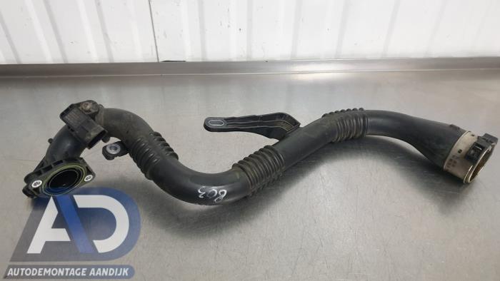 Gebruikte Intercooler Buis Renault Captur I (2R) 1.2 TCE 16V EDC Prijs € 29,99 Margeregeling aangeboden door Autodemontage Aandijk