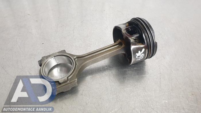 Gebruikte Zuiger Opel Astra K Sports Tourer 1.0 Turbo 12V Prijs € 49,99 Margeregeling aangeboden door Autodemontage Aandijk