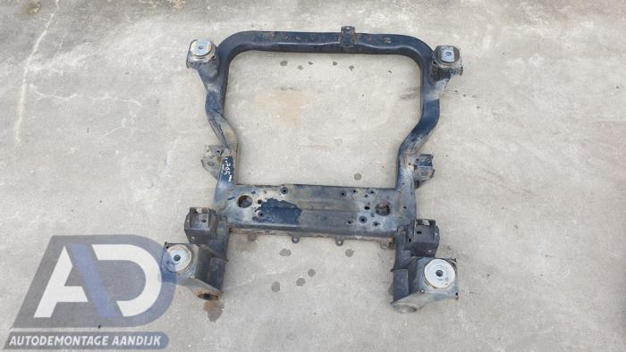 Gebruikte Subframe Volkswagen Multivan T5 (7E/7HC/7HF/7HM) 2.5 TDi Prijs € 149,99 Margeregeling aangeboden door Autodemontage Aandijk