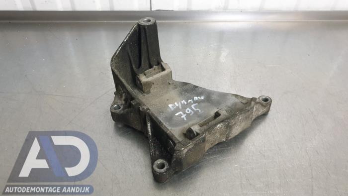Gebruikte Dynamosteun onder Volkswagen Multivan T5 (7E/7HC/7HF/7HM) 2.5 TDi Prijs € 24,99 Margeregeling aangeboden door Autodemontage Aandijk