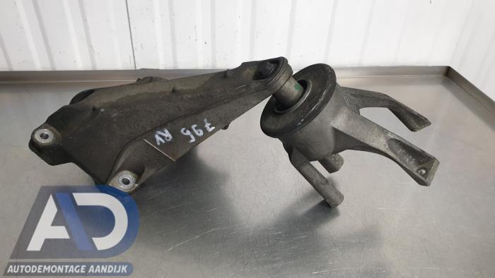 Gebruikte Motorsteun Volkswagen Multivan T5 (7E/7HC/7HF/7HM) 2.5 TDi Prijs € 39,99 Margeregeling aangeboden door Autodemontage Aandijk