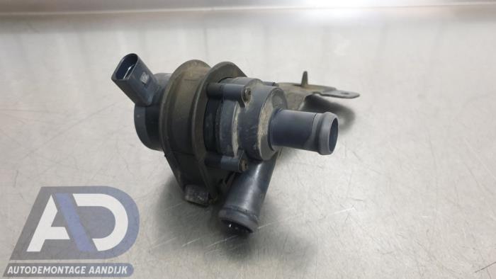 Gebruikte Waterpomp Volkswagen Multivan T5 (7E/7HC/7HF/7HM) 2.5 TDi Prijs € 19,99 Margeregeling aangeboden door Autodemontage Aandijk
