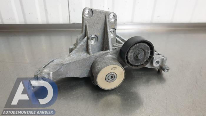 Gebruikte Dynamosteun onder Fiat 500 (312) 1.2 Prijs € 39,99 Margeregeling aangeboden door Autodemontage Aandijk
