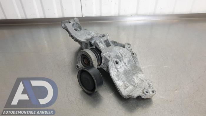 Gebruikte Dynamosteun boven Renault Megane III Grandtour (KZ) 1.5 dCi 110 Prijs € 29,99 Margeregeling aangeboden door Autodemontage Aandijk