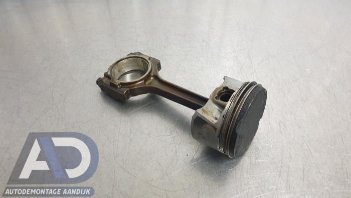 Gebruikte Zuiger Opel Karl 1.0 12V Prijs € 39,99 Margeregeling aangeboden door Autodemontage Aandijk