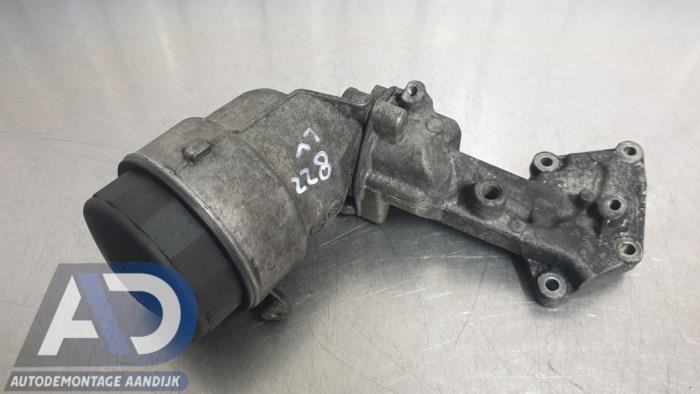 Gebruikte Oliefilterhuis Mercedes E Combi (S211) 3.0 E-280 CDI V6 24V Prijs € 24,99 Margeregeling aangeboden door Autodemontage Aandijk