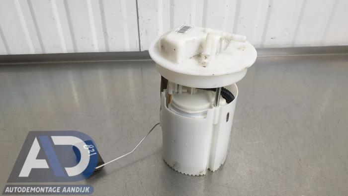 Gebruikte Tank element Pomp Ford Fiesta 7 1.1 Ti-VCT 12V 70 Prijs € 49,99 Margeregeling aangeboden door Autodemontage Aandijk