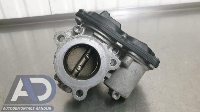 Gasklephuis van een Ford Fiesta 7 1.1 Ti-VCT 12V 70 2018