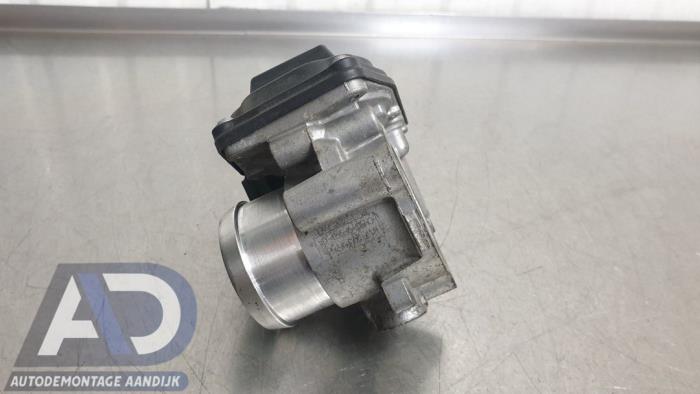 Gasklephuis van een Ford Fiesta 7 1.1 Ti-VCT 12V 70 2018