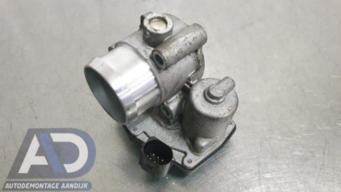 Gasklephuis van een Ford Fiesta 7 1.1 Ti-VCT 12V 70 2018