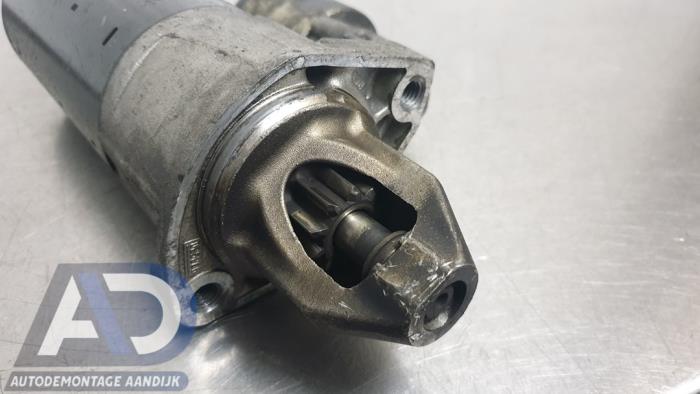Startmotor van een Mercedes-Benz E Combi (S211) 3.0 E-280 CDI V6 24V 2008