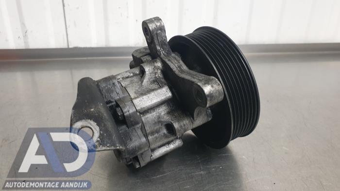 Pomp Servo van een Mercedes-Benz E Combi (S211) 3.0 E-280 CDI V6 24V 2008
