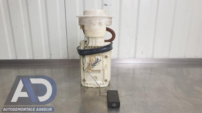 Gebruikte Tank element Pomp Volkswagen Bora (1J2) 1.4 16V Prijs € 29,99 Margeregeling aangeboden door Autodemontage Aandijk